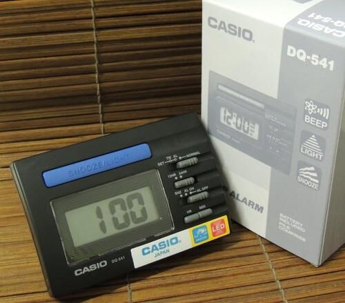 Casio DQ-541-1R Ertelemeli Bip Alarm Işıklı Kadran 12/24 Saat Dilimi Özellikli Masa Saati
