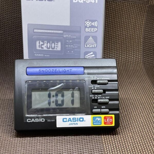 Casio DQ-541-1R Ertelemeli Bip Alarm Işıklı Kadran 12/24 Saat Dilimi Özellikli Masa Saati