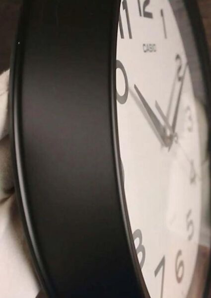 Casio IQ-151-1DF Plastik Kasa Siyah Renkli 25 cm Çaplı Modern Quartz Saniye Mekanizmalı Duvar Saati