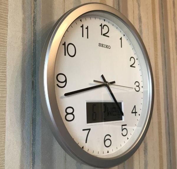 Seiko QXL007S Takvimli Sessiz Akar Duvar Saati