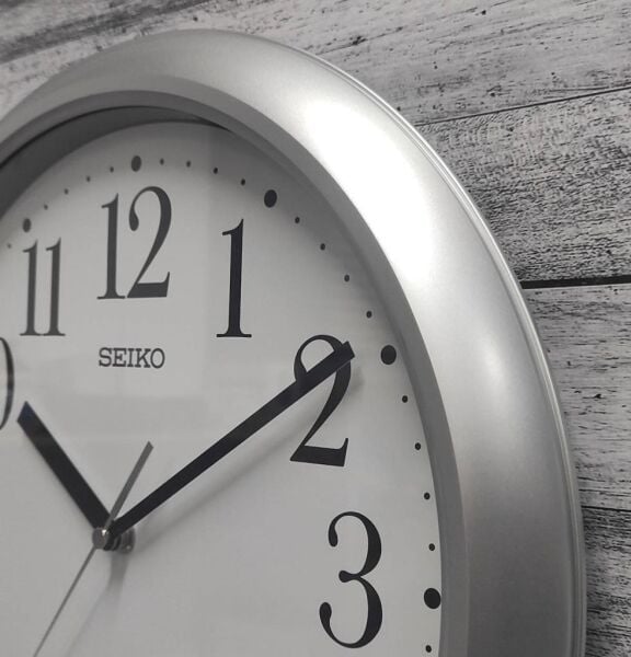 Seiko QXA787S Plastik Kasa Gri Renkli 32 cm Çaplı Modern Dekoratif Quartz Saniye Mekanizmalı Duvar Saati