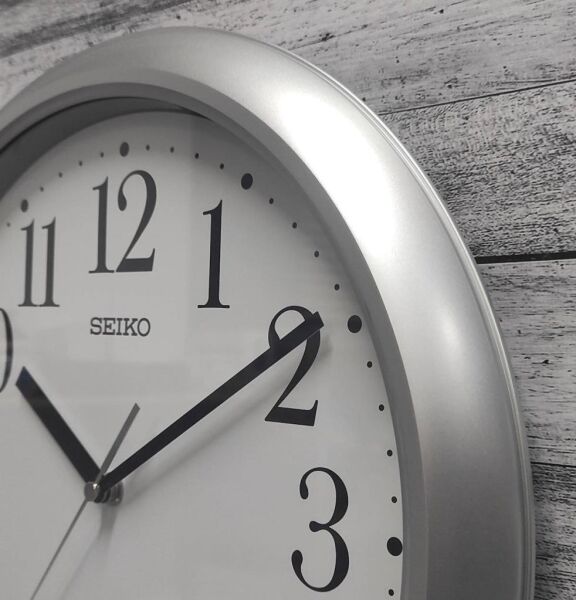 Seiko QXA787S Plastik Kasa Gri Renkli 32 cm Çaplı Modern Dekoratif Quartz Saniye Mekanizmalı Duvar Saati