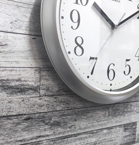 Seiko QXA787S Plastik Kasa Gri Renkli 32 cm Çaplı Modern Dekoratif Quartz Saniye Mekanizmalı Duvar Saati