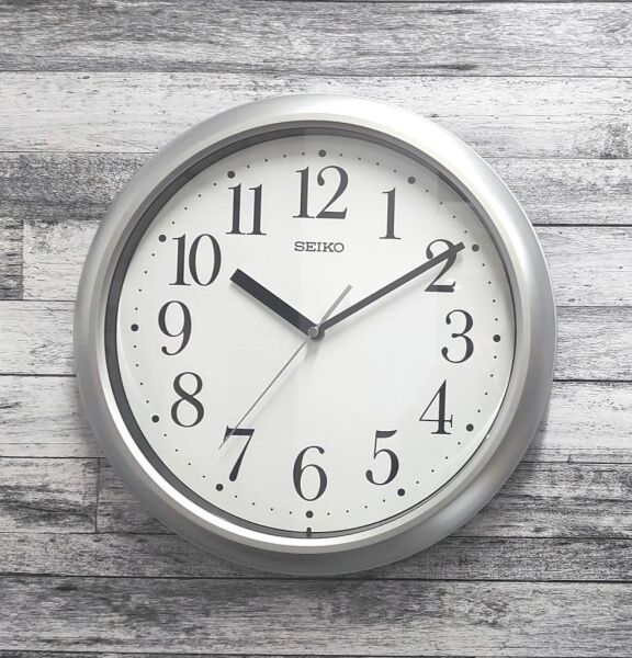Seiko QXA787S Plastik Kasa Gri Renkli 32 cm Çaplı Modern Dekoratif Quartz Saniye Mekanizmalı Duvar Saati