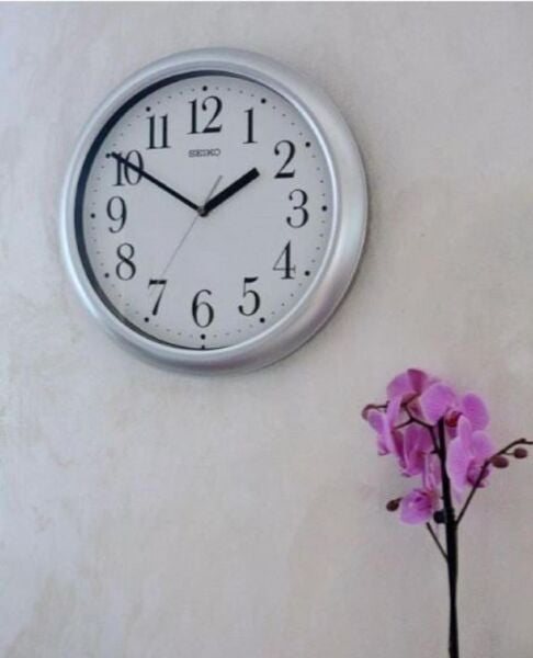 Seiko QXA787S Plastik Kasa Gri Renkli 32 cm Çaplı Modern Dekoratif Quartz Saniye Mekanizmalı Duvar Saati