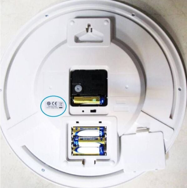 Seiko QXA776B Plastik Kasa Otomatik Işıklı Sensörlü Dekoratif Analog Duvar Saati