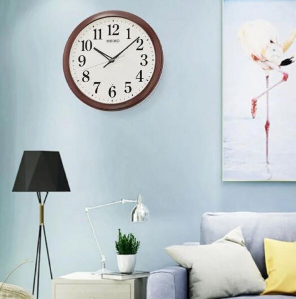 Seiko QXA776B Plastik Kasa Otomatik Işıklı Sensörlü Dekoratif Quartz Saniye Mekanizmalı Duvar Saati