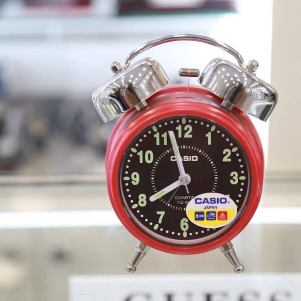 Casio TQ-362-4ADF Kırmızı Ertelemeli Bell Alarmlı Işıklı Analog Masa Saati