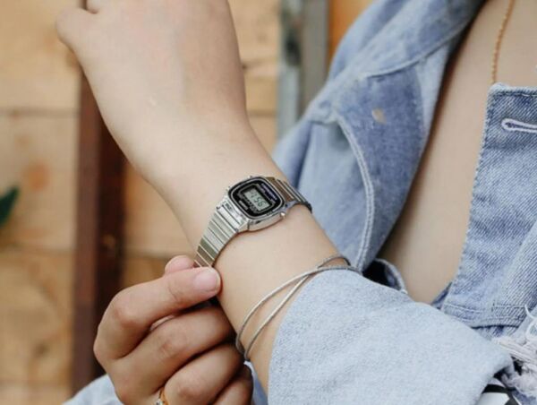 Casio LA670WA-2DF Kadın Kol Saati