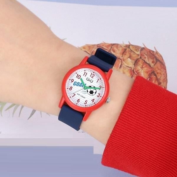 Q&Q V23A-015VY Futbol Topu Desenli Silikon 10 Atm Su Geçirmez Çocuk Kol Saati