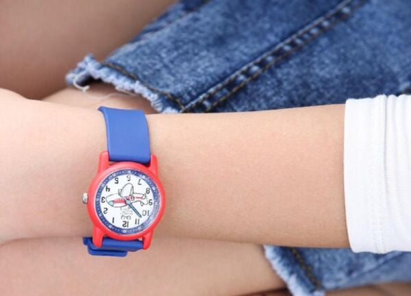 Q&Q VR41J010Y Uçak Desenli Silikon 10 Atm Su Geçirmez Çocuk Kol Saati