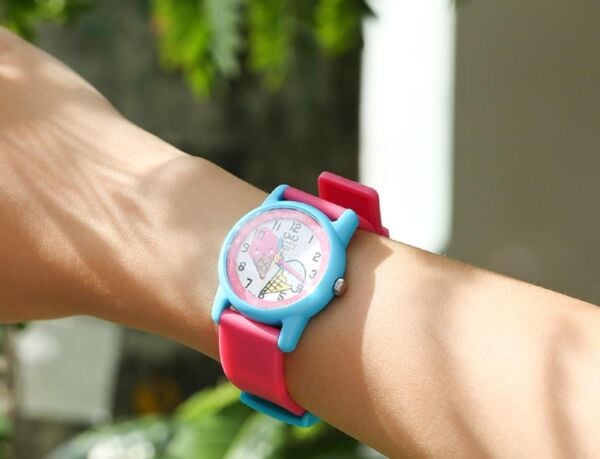 Q&Q VR41J007Y Dondurma Külah Silikon 10 Atm Su Geçirmez Çocuk Kol Saati
