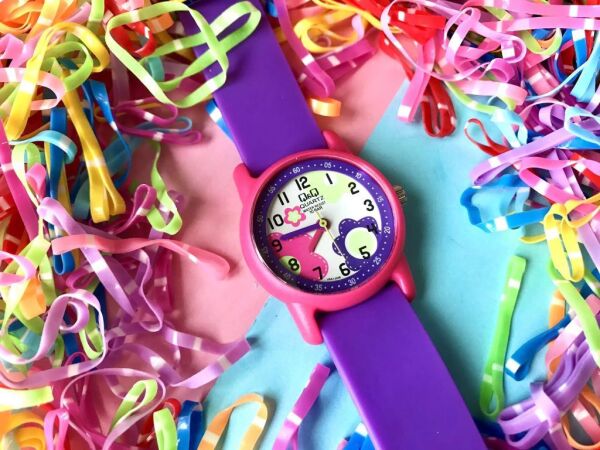 Q&Q VR41J006Y Çiçek Desenli Silikon 10 Atm Su Geçirmez Çocuk Kol Saati