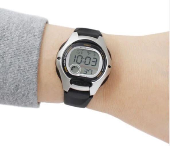 Casio LW-200-1AVDF Kadın Kol Saati