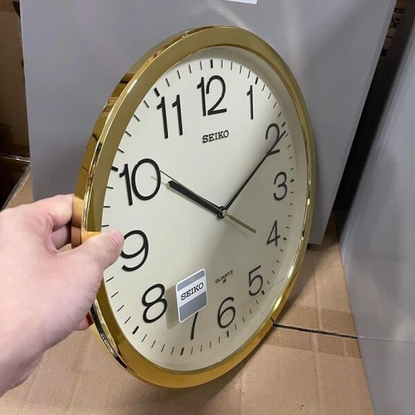 Seiko QXA020A Plastik Kasa Gold Renkli 36.3 cm Çaplı Modern Dekoratif Quartz Saniye Mekanizmalı Duvar Saati