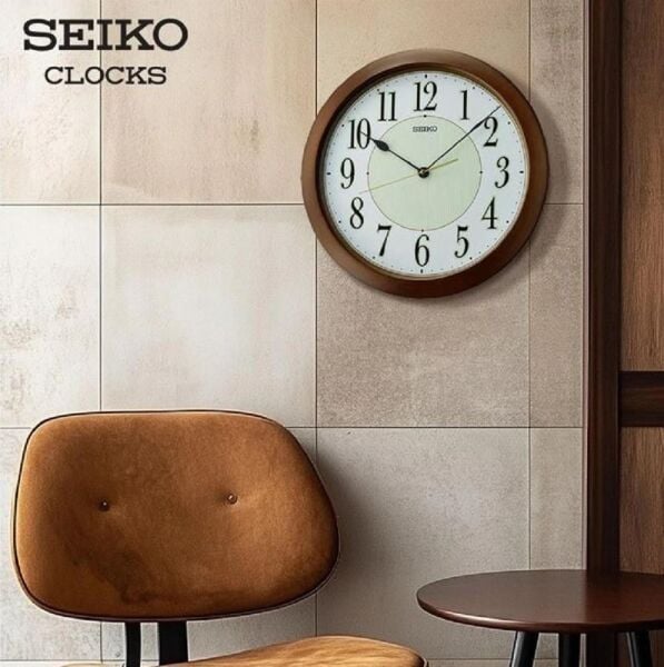 Seiko QXA824B Plastik Kasa Kahverengi Renkli 41 cm Çaplı Fosforlu Modern Dekoratif Sessiz Saniye Mekanizmalı Duvar Saati