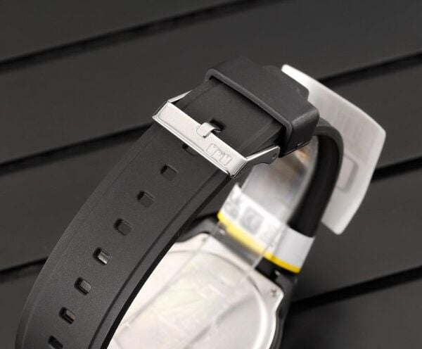 Q&Q V00A-002VY Siyah Renkli Silikon 10 Bar Su Geçirmez Genç Kol Saati