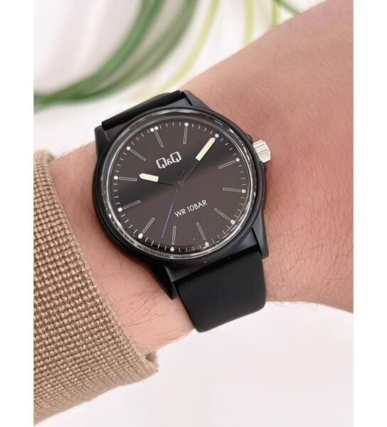 Q&Q V00A-002VY Siyah Renkli Silikon 10 Bar Su Geçirmez Genç Kol Saati