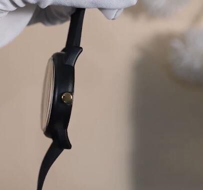 Q&Q VR52J015Y Siyah Renk Silikon 10 Atm Su Geçirmez Genç Kol Saati