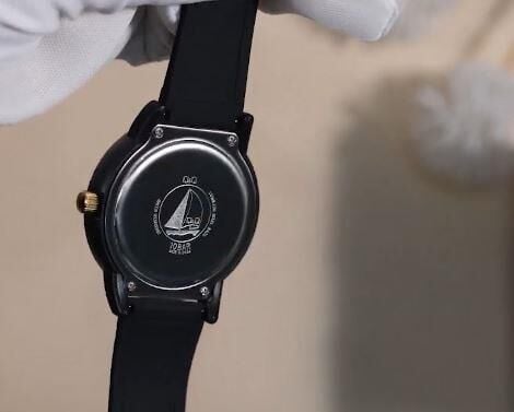 Q&Q VR52J015Y Siyah Renk Silikon 10 Atm Su Geçirmez Genç Kol Saati