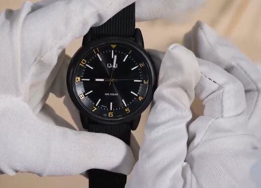 Q&Q VR52J015Y Siyah Renk Silikon 10 Atm Su Geçirmez Genç Kol Saati