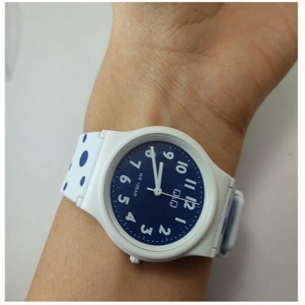 Q&Q VP46J061Y Mavi Puanlı Silikon 10 Atm Su Geçirmez Çocuk Kol Saati