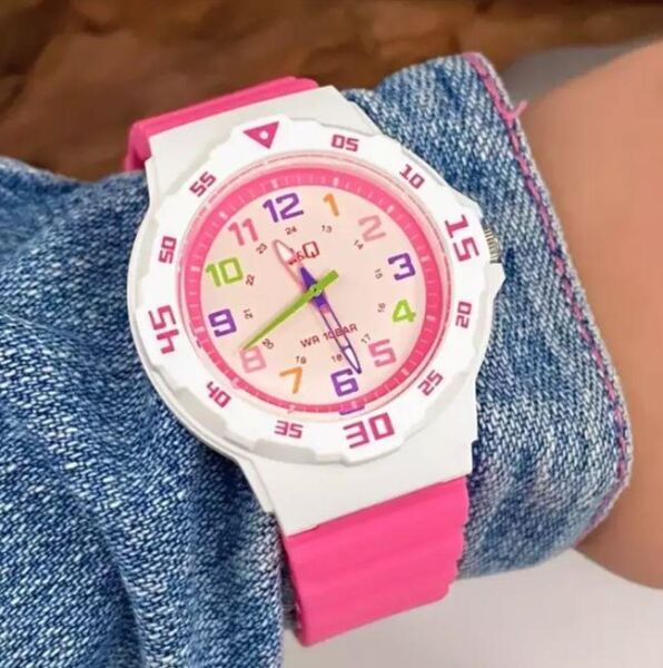 Q&Q VR19J012Y Renkli Rakamlı Çocuk Kol Saati