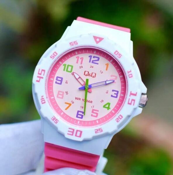 Q&Q VR19J012Y Renkli Rakamlı Çocuk Kol Saati