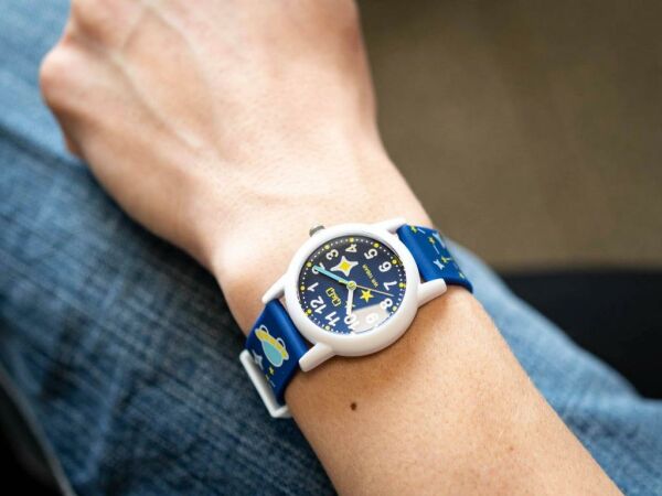 Q&Q V23A-017VY Quartz Uzay Desenli Çocuk Kol Saati