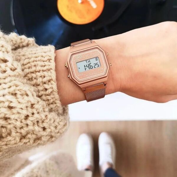 Q&Q M173J030Y Rose Renkli Kronometreli Alarmlı Işıklı Kadın Kol Saati