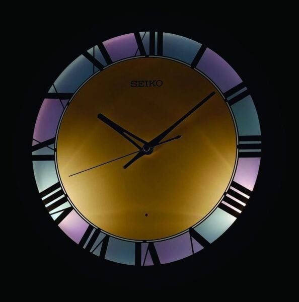 Seiko QHA010K Plastik Kasa Siyah Renkli 33 cm Çaplı Sensörlü Otomatik Sabit Işıklı Quartz Mekanizmalı Duvar Saati