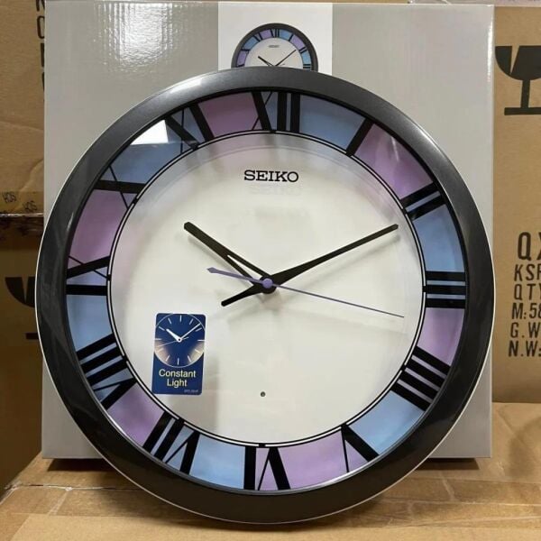 Seiko QHA010K Plastik Kasa Siyah Renkli 33 cm Çaplı Sensörlü Otomatik Sabit Işıklı Quartz Mekanizmalı Duvar Saati