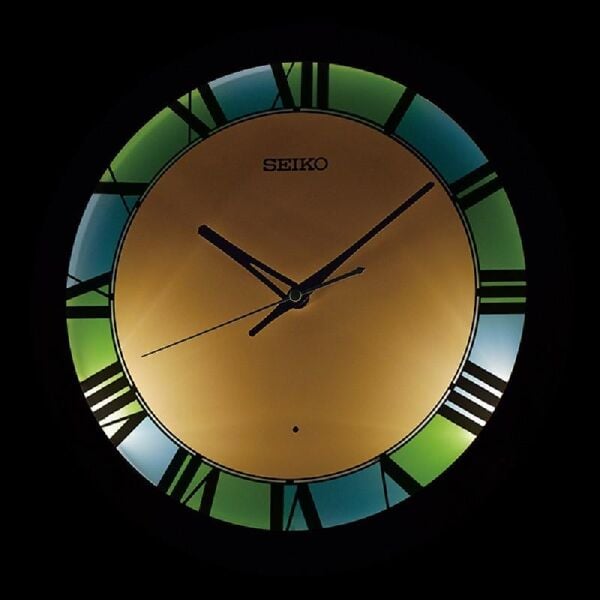 Seiko QHA010L Plastik Kasa Beyaz Renkli 33 cm Çaplı Sensörlü Otomatik Sabit Işıklı Quartz Mekanizmalı Duvar Saati