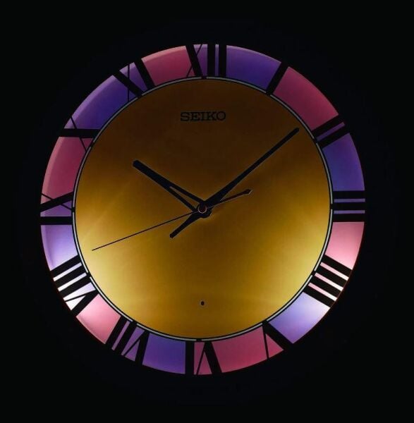 Seiko QHA010W Plastik Kasa Beyaz Renkli 33 cm Çaplı Sensörlü Otomatik Sabit Işıklı Quartz Mekanizmalı Duvar Saati