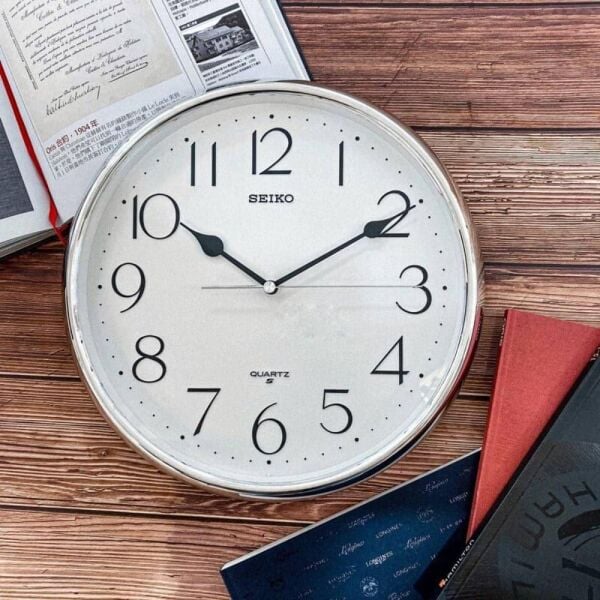 Seiko QXA001S Plastik Kasa Metalik Renkli 28 cm Çaplı Modern Dekoratif Quartz Saniye Mekanizmalı Duvar Saati