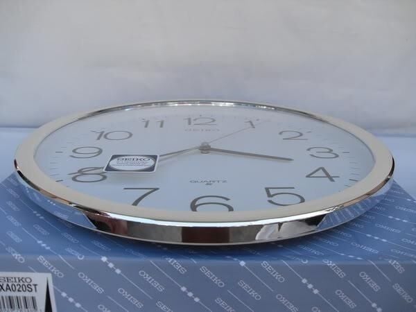 Seiko QXA020S Plastik Kasa Metalik Renkli 36.1 cm Çaplı Modern Dekoratif Quartz Saniye Mekanizmalı Duvar Saati