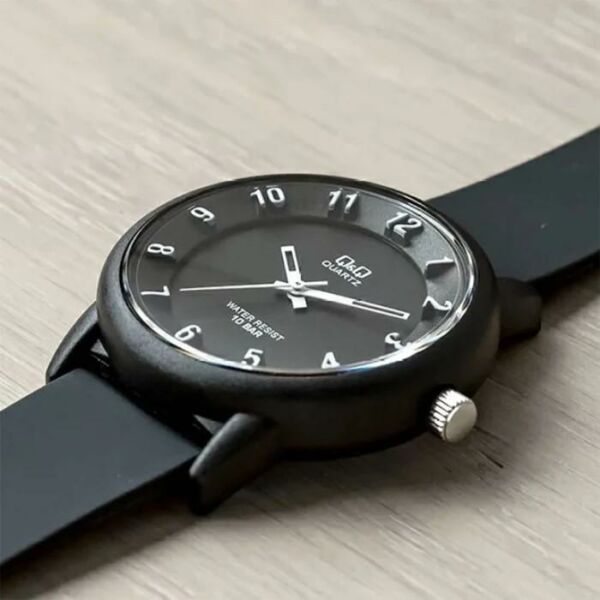 Q&Q VR52J001Y Sentetik Analog Siyah Kadranlı Genç Kol Saati