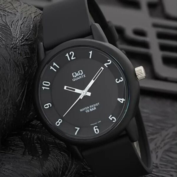 Q&Q VR52J001Y Sentetik Analog Siyah Kadranlı Genç Kol Saati
