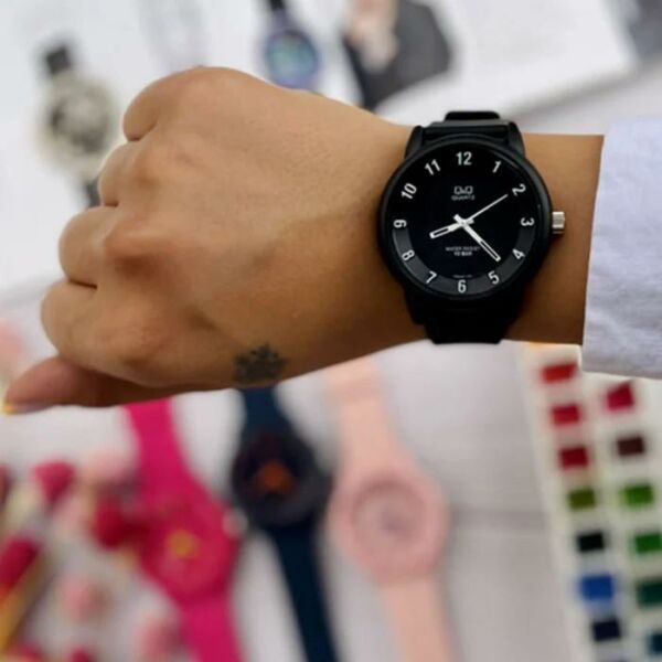 Q&Q VR52J001Y Sentetik Analog Siyah Kadranlı Genç Kol Saati