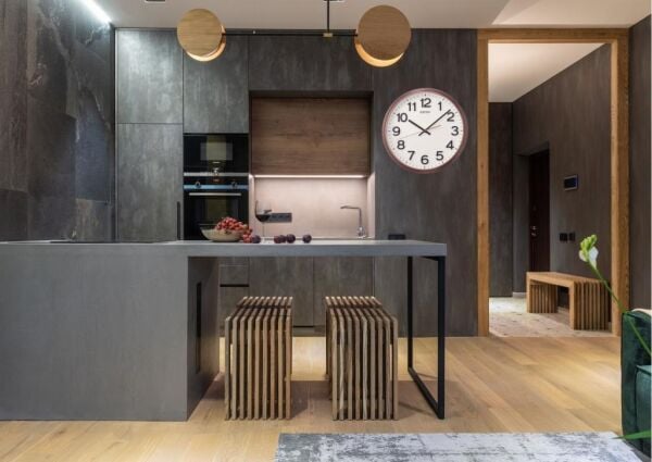 Seiko QXA750B Plastik Kasa Kahverengi Renkli 31 cm Çaplı 3 Boyutlu Rakamlı Sessiz Saniye Mekanizmalı Duvar Saati