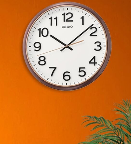 Seiko QXA750B Plastik Kasa Kahverengi Renkli 31 cm Çaplı 3 Boyutlu Rakamlı Sessiz Saniye Mekanizmalı Duvar Saati