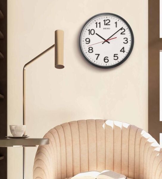 Seiko QXA750K Plastik Kasa Siyah Renkli 35 cm Çaplı 3 Boyut İndeks İbreli Modern Sessiz Saniye Mekanizmalı Duvar Saati