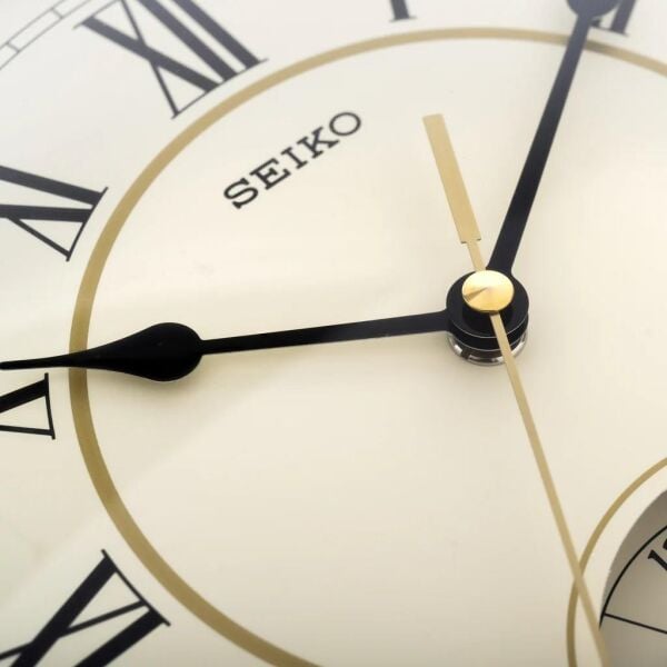 Seiko QXA494B Ahşap Meşe Ağacı Kasa Kahverengi Renkli 30.4 cm Çaplı Çift Zamanlı Sessiz Saniye Mekanizmalı Duvar Saati