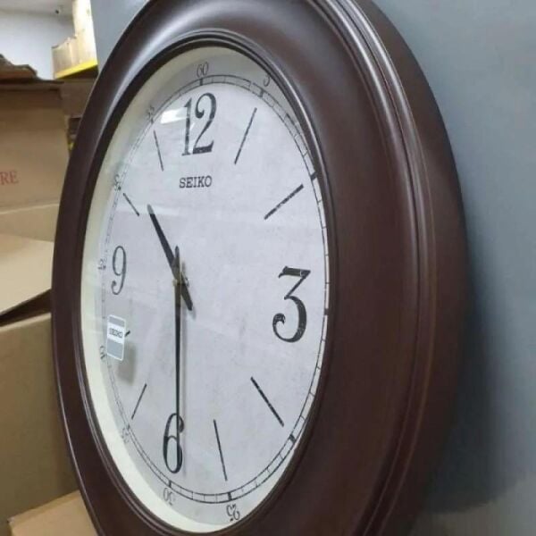 Seiko QXA773B Plastik Kasa Kahverengi Renkli 57 cm Çaplı Modern Dekoratif Salon Sessiz Saniye Mekanizmalı Duvar Saati