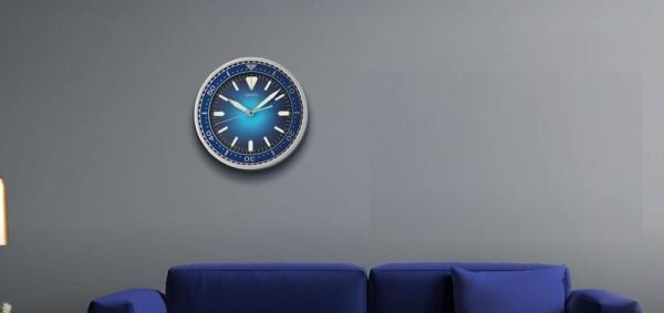 Seiko QXA791A Plastik Kasa Mavi Renkli 30 cm Çaplı LumiBrite Kaplama Kadranlı Modern Sessiz Saniye Mekanizmalı Duvar Saati