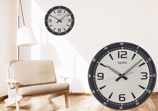 Seiko QXA809J Plastik Kasa Siyah Renkli 35 cm Çaplı Modern Dekoratif Sessiz Saniye Mekanizmalı Duvar Saati