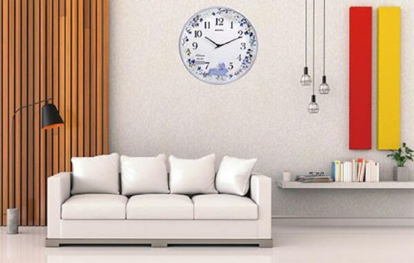 Seiko QXC238N Plastik Kasa Beyaz Renkli 33 cm Çaplı Tavşan Figürlü Sarkaçlı Modern Sessiz Saniye Mekanizmalı Duvar Saati