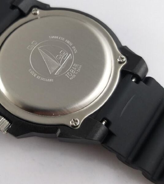 Q&Q V30A-005VY Siyah Renkli Silikon 10 Atm Su Geçirmez Genç Kol Saati