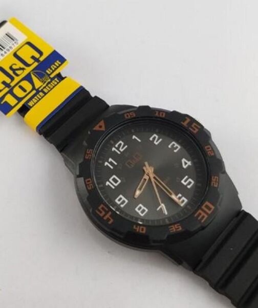 Q&Q VR18J014Y Siyah Renkli Fosforlu 10 Atm Su Geçirmez Genç Kol Saati