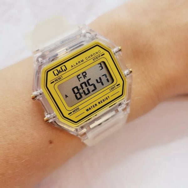 Q&Q M173J036Y Kronometreli Alarmlı Işıklı Kadın Kol Saati